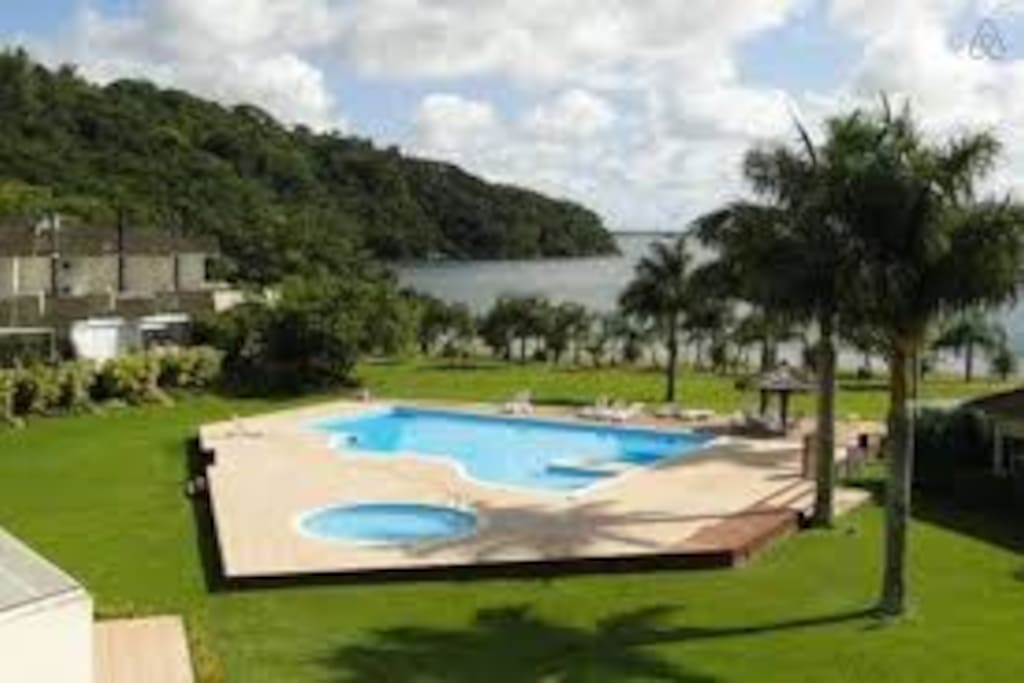 Piscinas de frente para a Lagoa