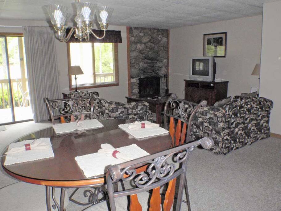Living Room/Dining Area