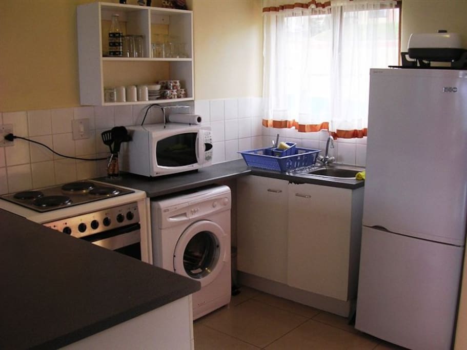 fully equiped kitchen. with crockery and utensils to bring out the Masterchef in you.