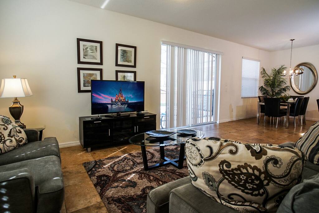 3.1LivingRoom1_2.jpg