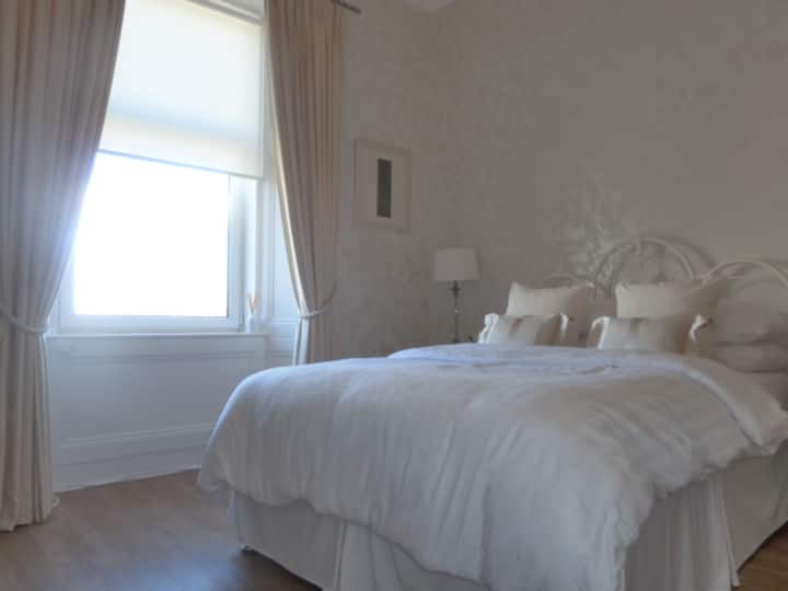 Greenock West End Guest Room 3