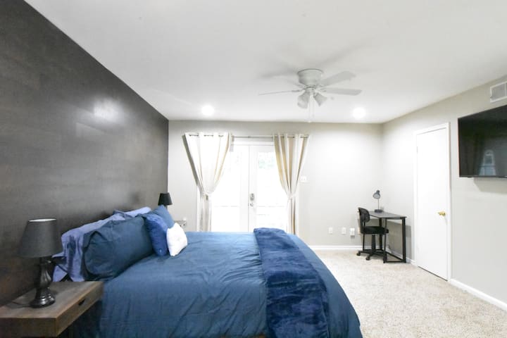 Full Duplex 6bed/4bath/4 car gar gallery image 2