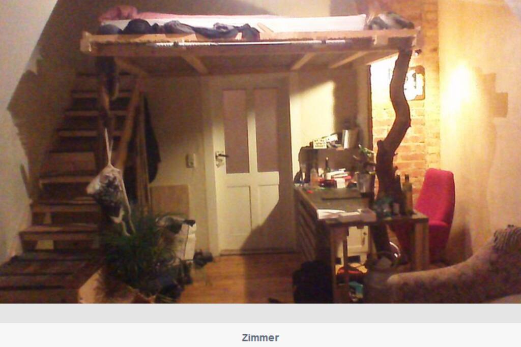Hochbett mit stabiler Treppe