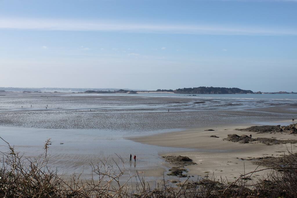 La promenade du sentier des douaniers autour de la presqu'ile