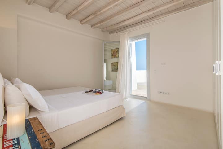 חדר שינה במפלס הבריכה 2