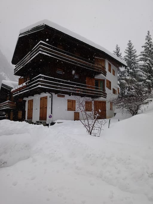 La casa in inverno/ The house in winter