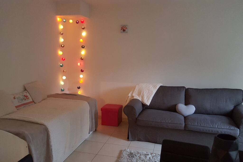 canapé lit vrai matelas 2 personnes + lit d'appoint vrai matelas 1 personne
