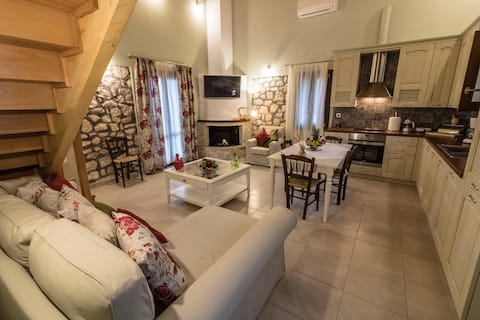 Top Airbnb: Secluded Villa Antikleia with private pool in Δήμος Σάμης
