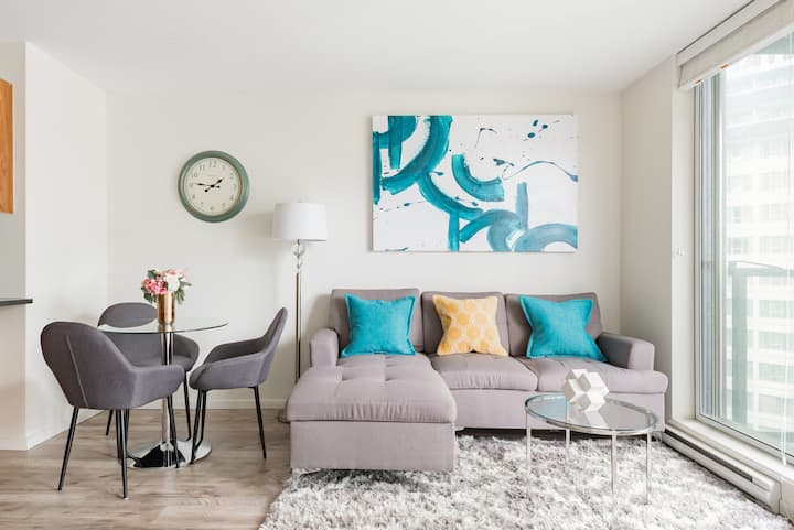 B1 - Stylish High Rise Condo With Skyline Views - Vancouver