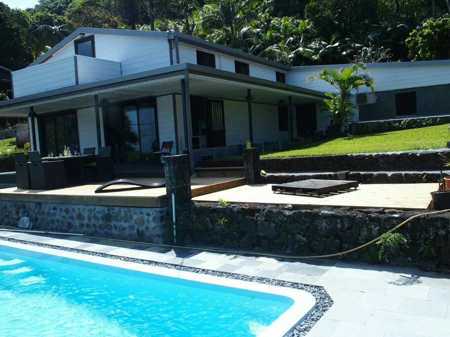 Vue sur la villa.
