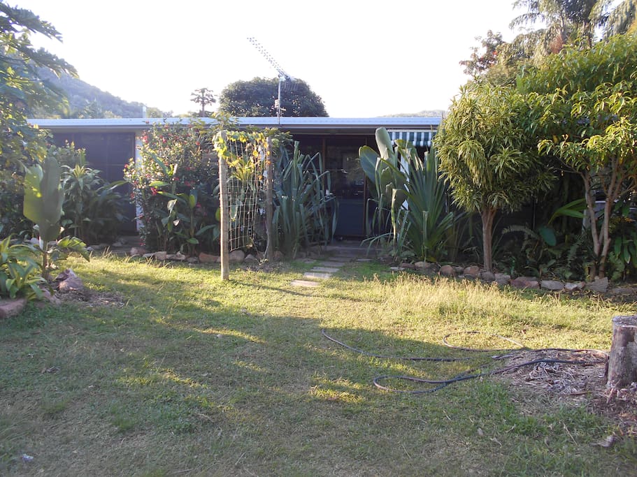 Welcome to Foodies Bed & Breakfast Lilac Street Nelly Bay