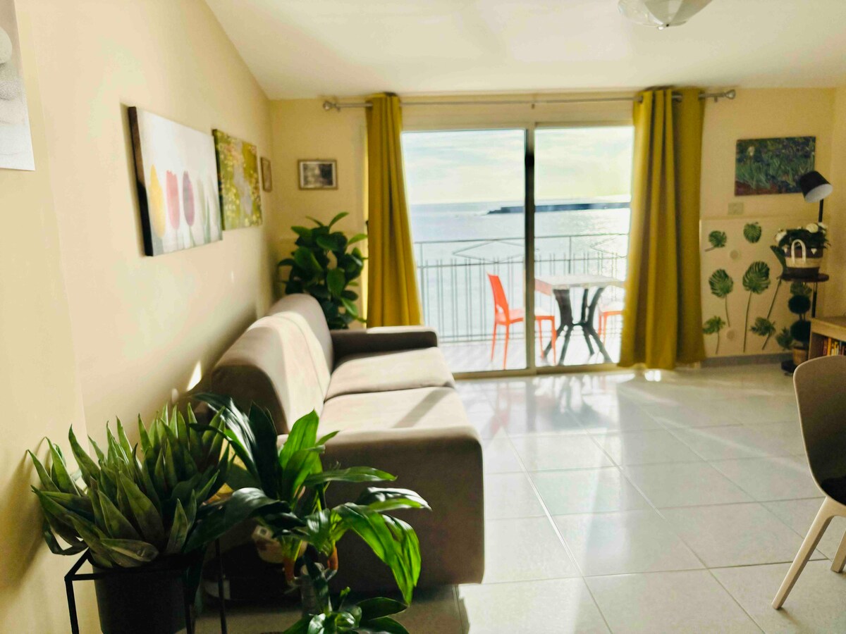 Proprietà Airbnb di successo: Beachfront, 10 min from Taormina, Wi-Fi a Giardini Naxos