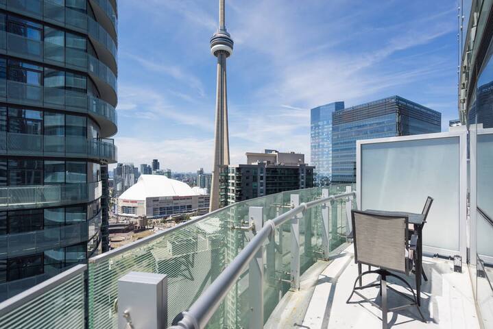 Stunning Lake/CN Tower View: 2BR+2BA, Free Parking gallery image 2