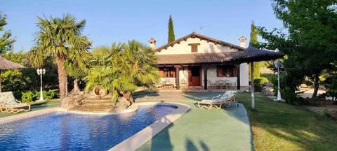 Villa La Viña Real. Fantastic Pool and Barbecue