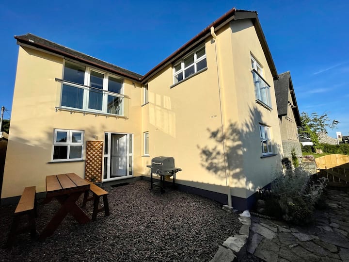 Entire 5Bed Home in a Stunning Village Location Houses for Rent in