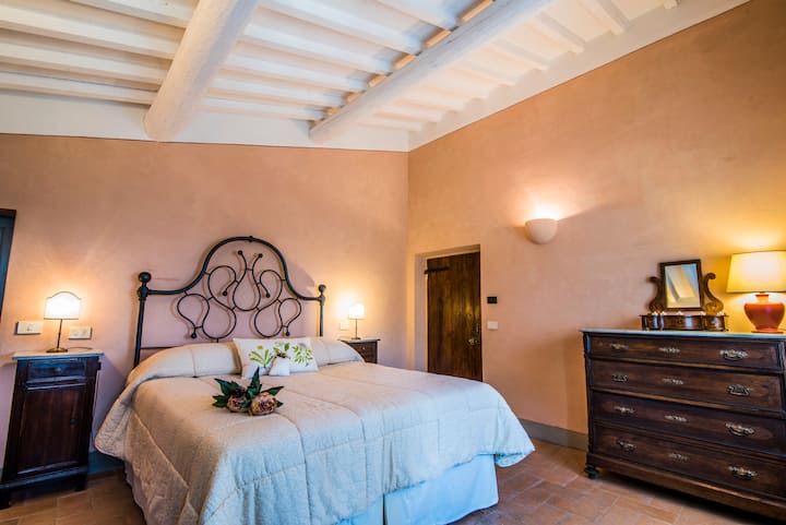 ห้องนอนคู่ชั้นแรก
พร้อมห้องน้ำขนาดเล็ก