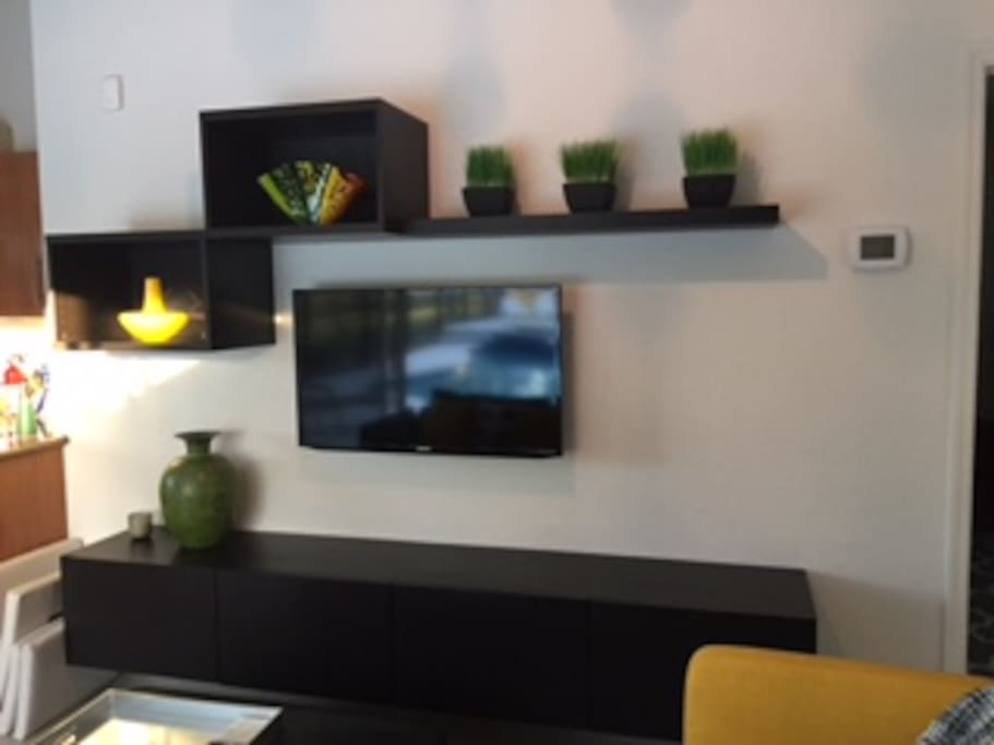 Flat screen SMART TV