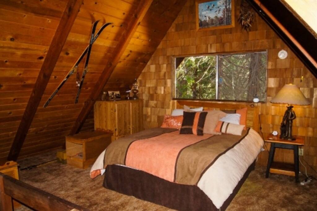 Open Loft with Queen bed