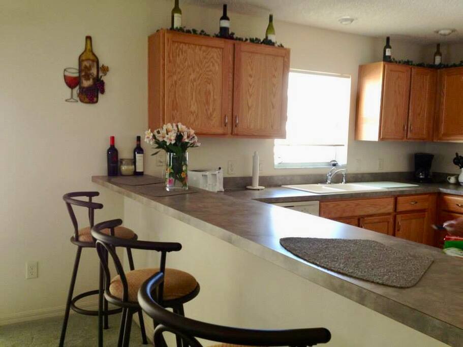 Bar/breakfast counter