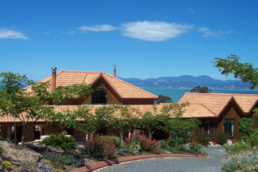 Welcome to Sandstone House