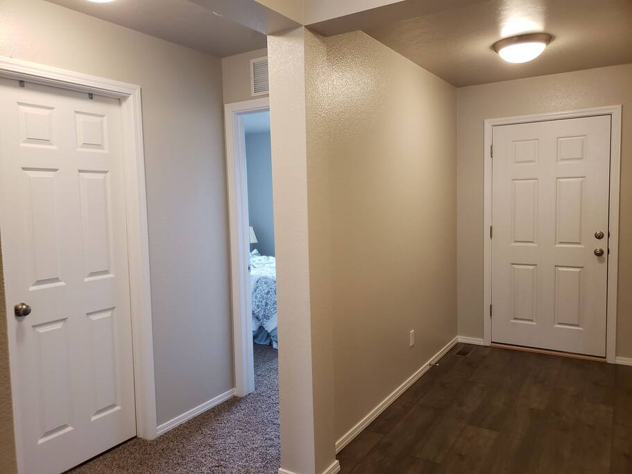 Your private bedroom and shared (though mostly used by you) bath are located at the front of the house- the host occupied space is located further down the hall- affording you with plenty of privacy.