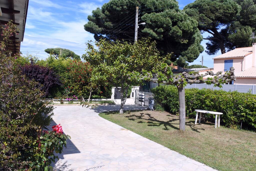 Terrasse, jardin et parking