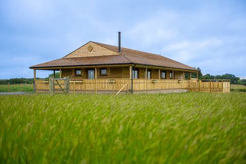 Luxury Log Cabin with a Hot Tub