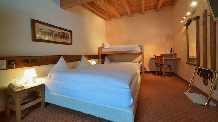 Le Chamois aux Diablerets chambre hôtel s/balcon