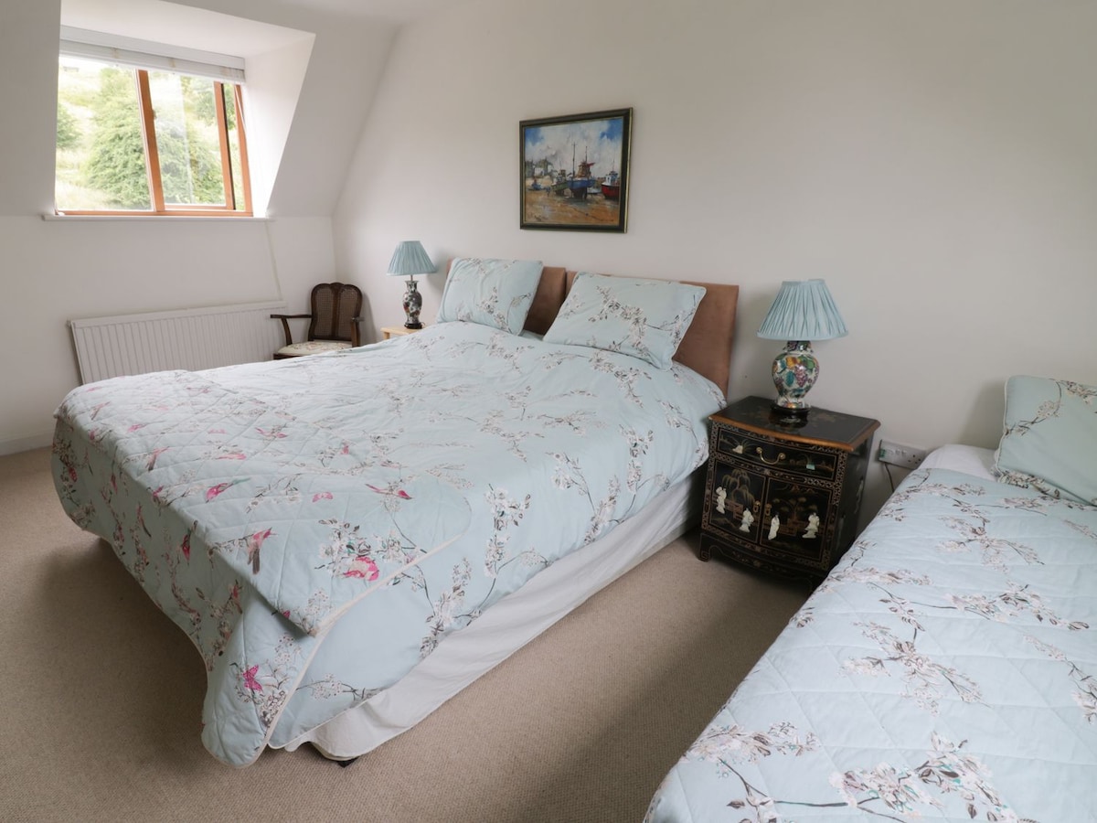 Spavaća soba 3 može imati 3 kreveta za jednu osobu ili 1 krevet za jednu osobu i 1 krevet za jednu osobu