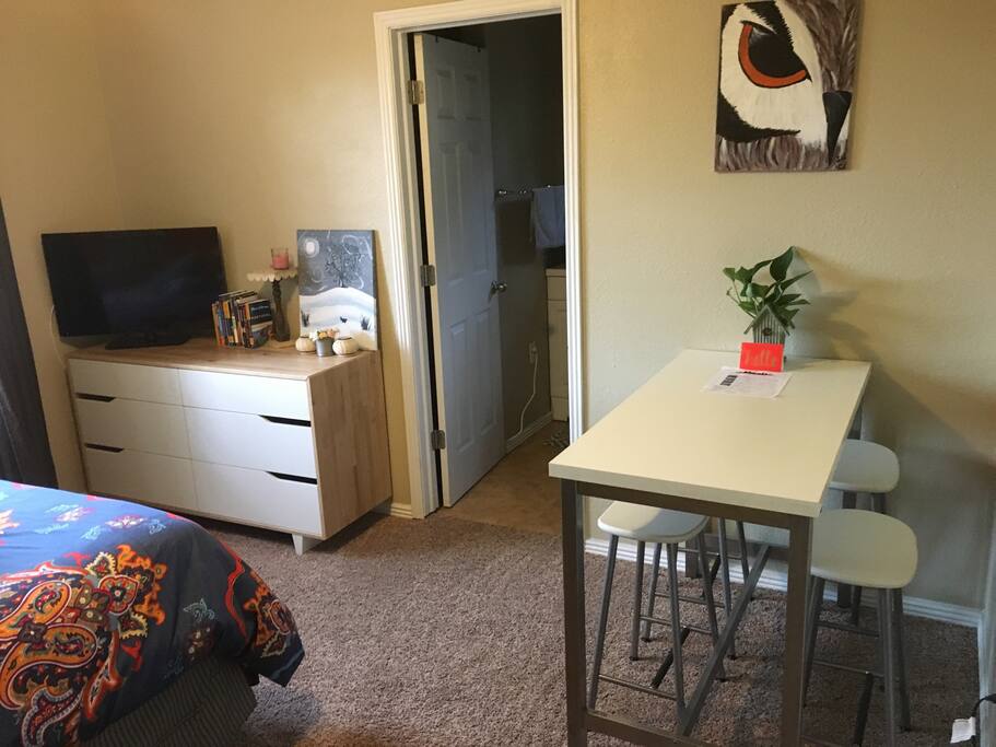 4-person table, large dresser, flat screen tv
