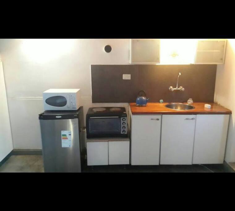 Cocina, horno, microondas, heladera
