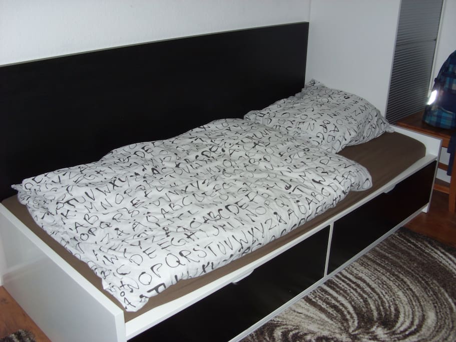 Bedroom no. 1 with a single bed