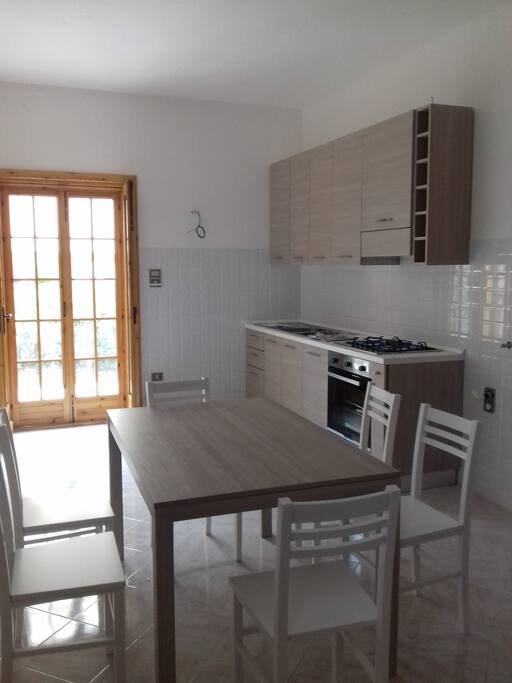ampia cucina a disposizione