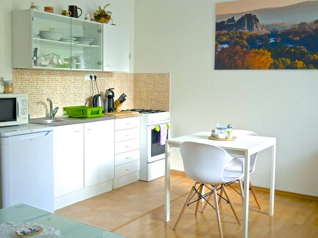 ❤ Bright 2 room entire place, FREE private parking