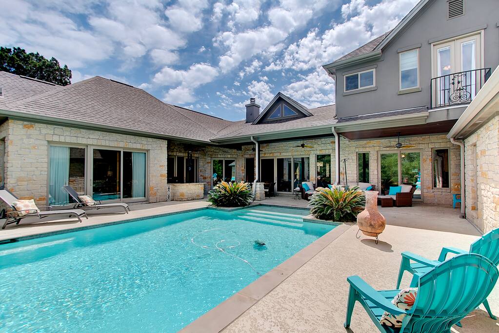 Floating in the pool while others are chilling under the expansive decks and yet others are tinkering with the snacks in the kitchen. Super Chill way to catch up and connect!