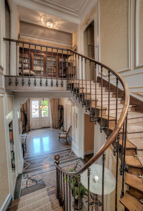 Escalier conduisant aux chambres