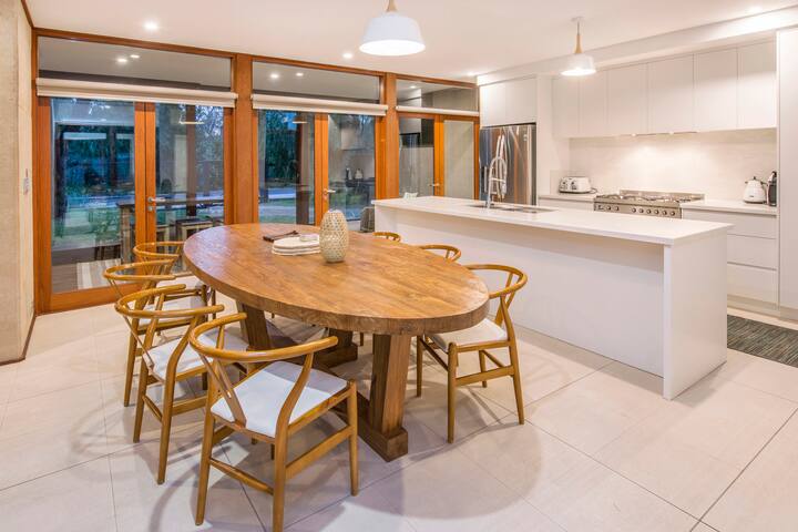 Paradise in Dunsborough – opposite Beach! gallery image 4