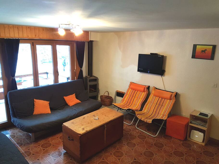 Salon poêle, TV, wifi, coin cosy
