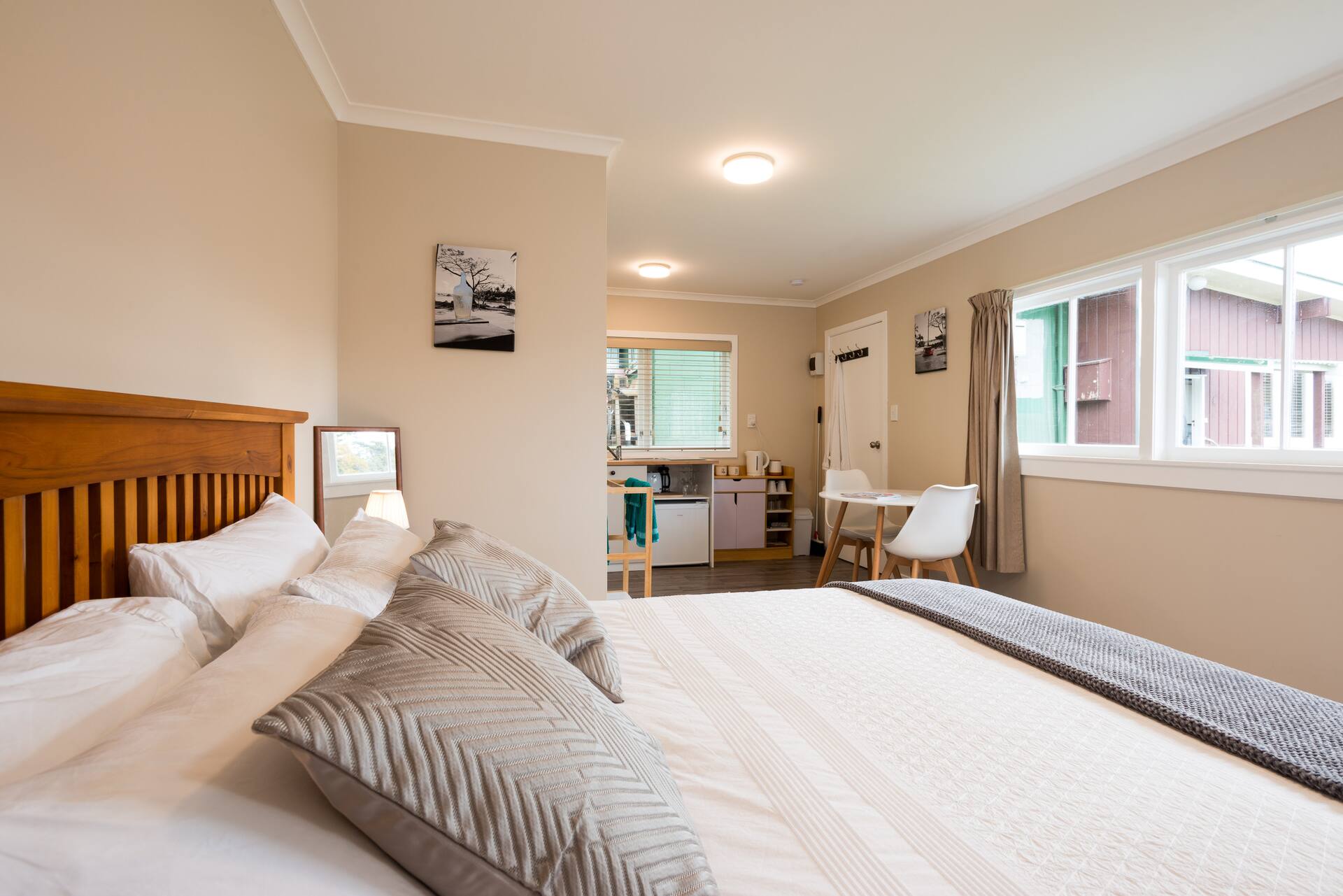 Breakfast included in quiet & peaceful suite