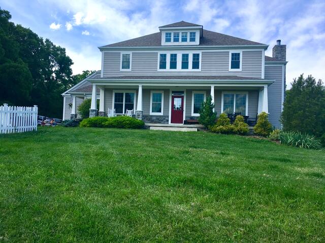 Family Kid Friendly Farm Getaway, 40 min Columbus