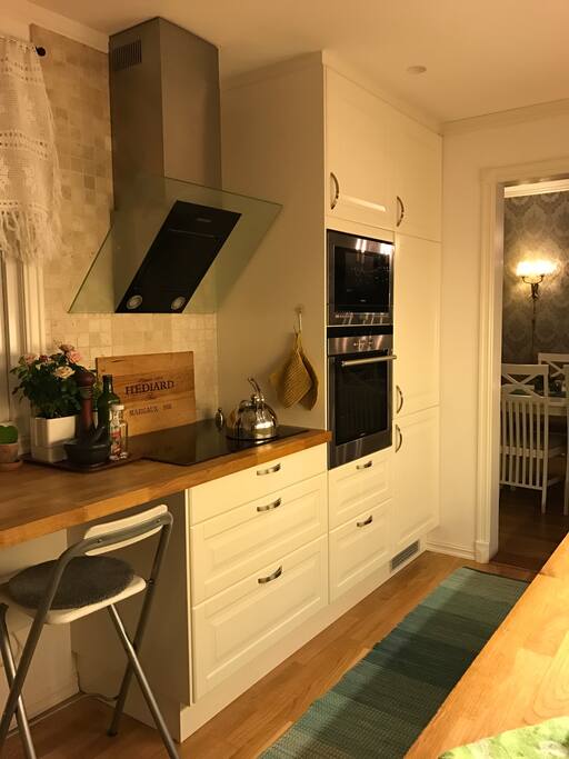 Tilgang til hyggelig kjøkken, med blant annet mikrobølgeovn og brødrister.