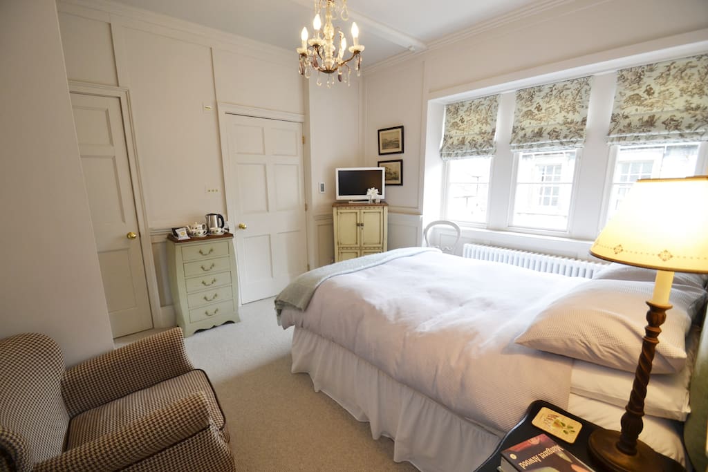 Tea and Coffee making facilities in the bedroom