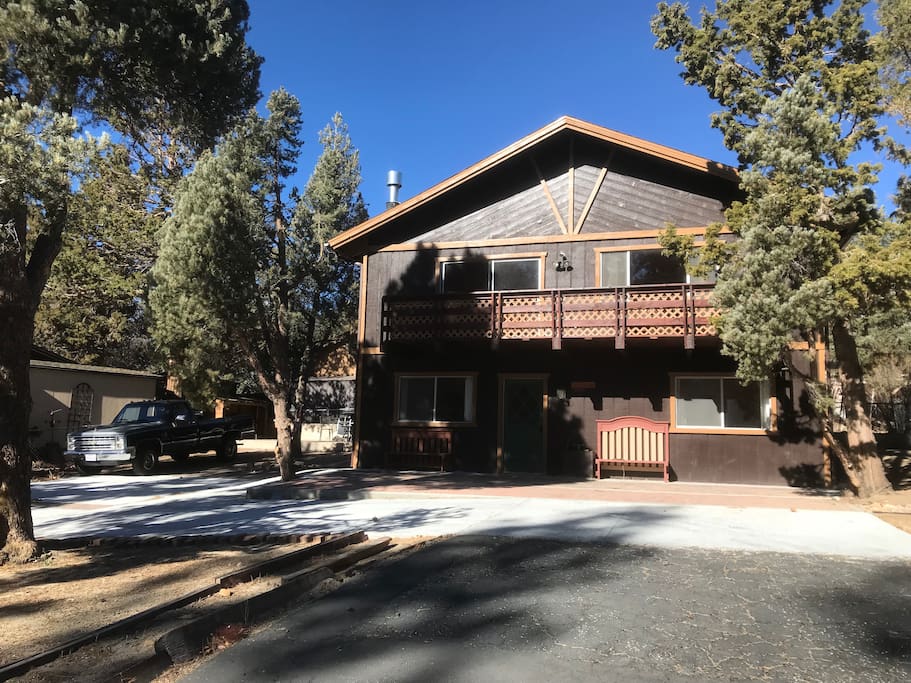 beautiful chalet-style exterior of cabin