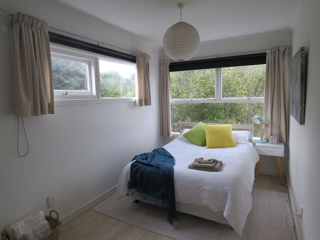 Double room in peaceful Parnell