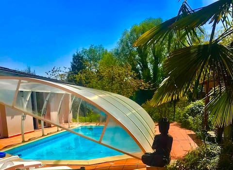 Lilly Bubbles: 12-person house with pool