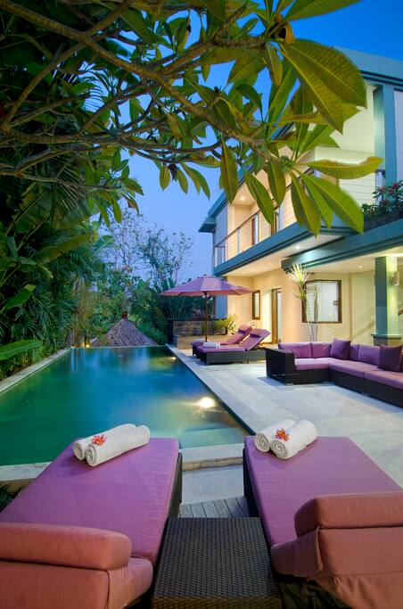 Villa Delapan