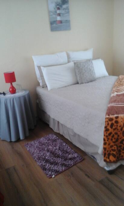 COUPLES ROOM
