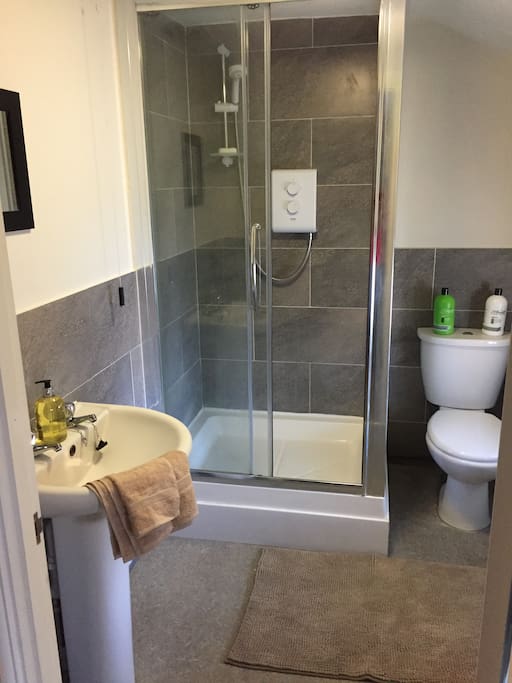 The modern, contemporary bathroom with complimentary toiletries and top quality linen .....