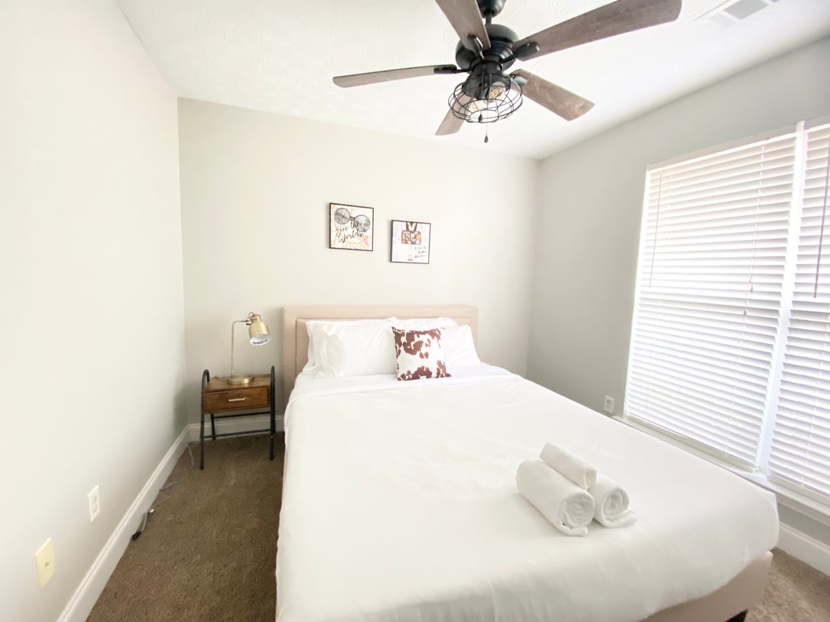 NEW🌈 🏡Stylish&Cozy Vibes, Minutes to Chateau Elan💥