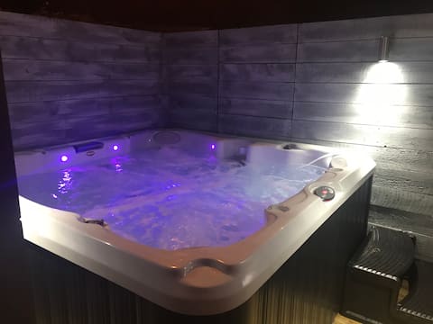 Amazing seafront 4 bedroom,5 bath house & hot tub